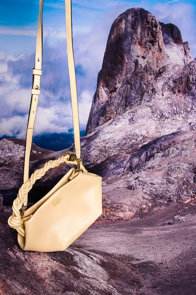 Fashion Global Souvenirs for NEO2